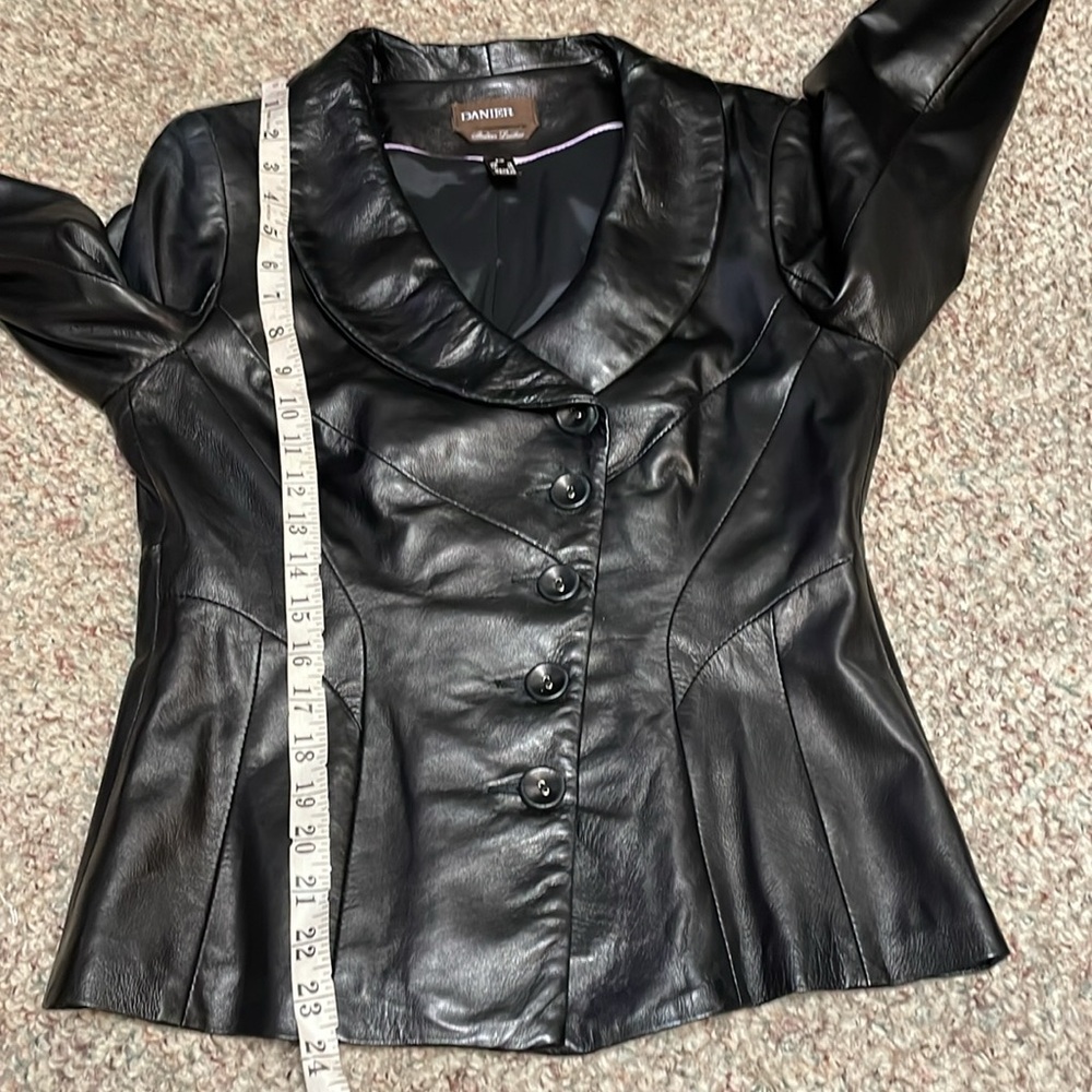 Danier leather jacket - Picture 5 of 11